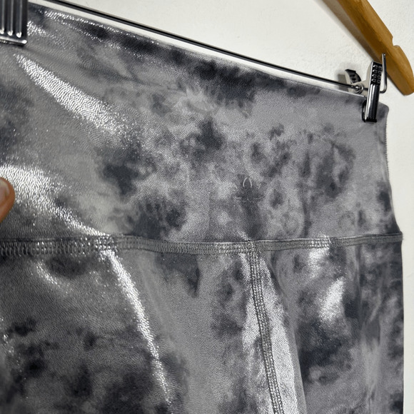Beyond Yoga High Waisted Midi Legging in Foil Tie Dye silver womens medium M - Picture 5 of 6
